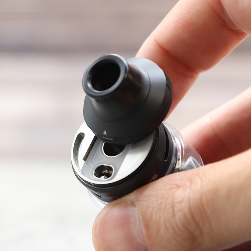 remplissage sécurisé par le haut clearomiseur dl canturus v2 lost vape